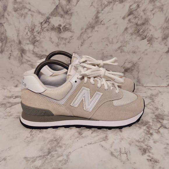 Pre-owned 2024 New Balance 574 - Picture 2 of 11